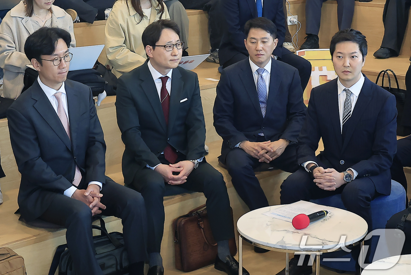 (서울=뉴스1) 박정호 기자 = 25일 오전 서울시 영등포구 여의대로 디지털자산거래소 코인원에서 열린 국민의힘 디지털자산 과세제도 개선 관련 현장 간담회에 오세진 코빗 대표, 이재 …