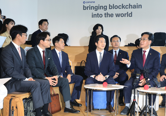 "금투세는 없애고 코인은 내년부터 과세?"…형평성 논란 재점화