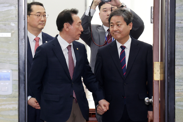 손 꼭 붙잡은 與·野