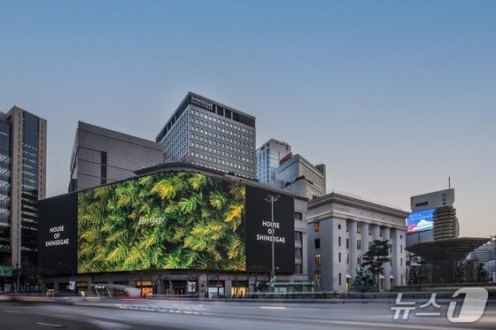 본문 이미지 - 신세계백화점 본점 전경.(신세계백화점 제공)
