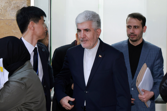 국회 외통위로 향하는 주한이란대사