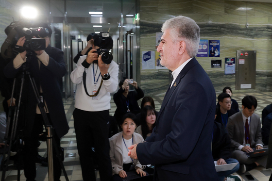 국회 외통위 찾은 주한이란대사