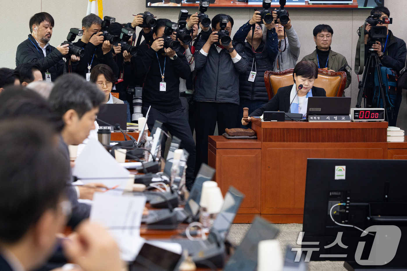 (서울=뉴스1) 유승관 기자 = 서영교 위원장이 25일 서울 여의도 국회에서 열린 제433회 국회(임시회) 윤석열 정권 정치검찰 조작기소 의혹 사건 진상규명 국정조사특별위원회 제2 …