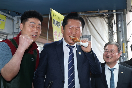 닭다리 뜯는 정청래 대표