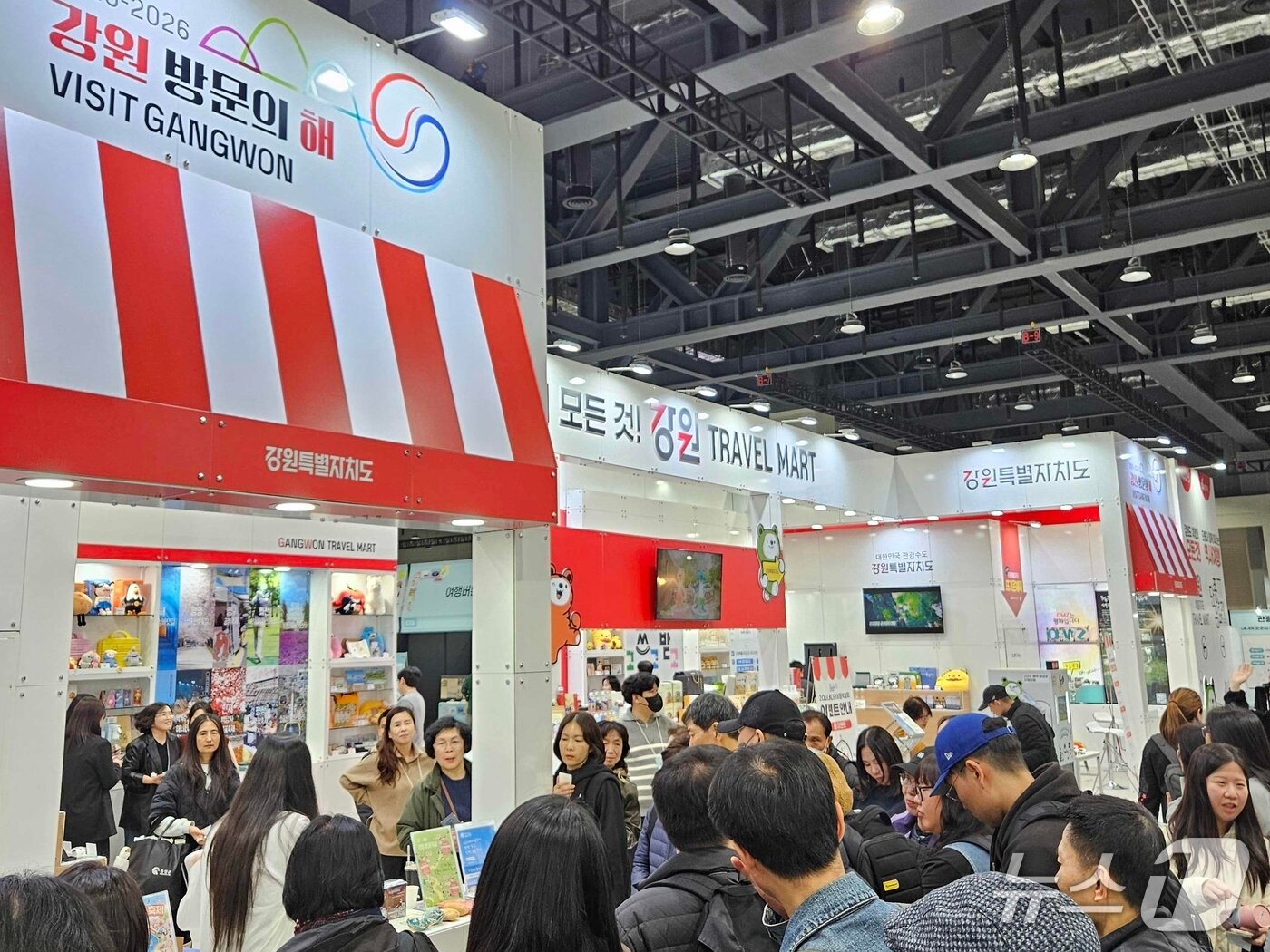 본문 이미지 - 강릉벚꽃축제 홍보부스.(강릉시 제공, 재판매 및 DB 금지) 2026.3.25/뉴스1