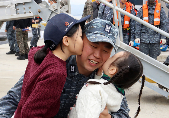 "아빠 잘 다녀오세요"