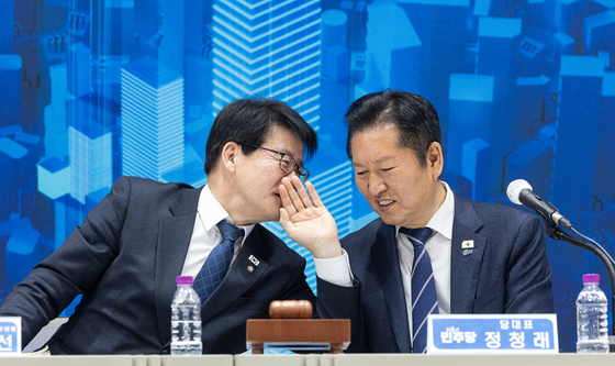 임호선 직무대행과 대화 나누는 정청래 대표