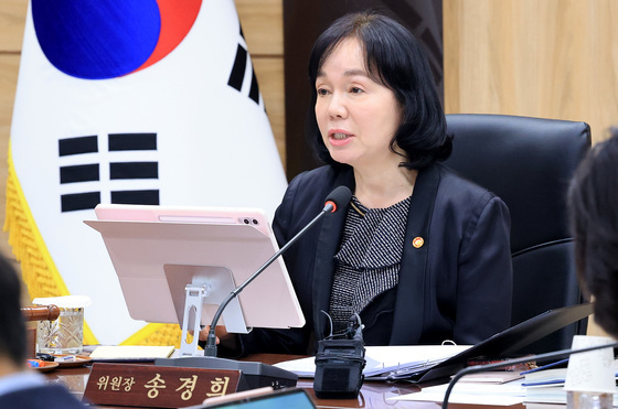 모두발언하는 송경희 개인정보보호위원장