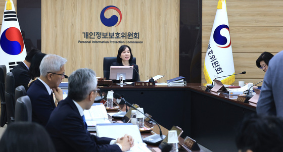 개인정보보호위 전체회의 주재하는 송경희 위원장