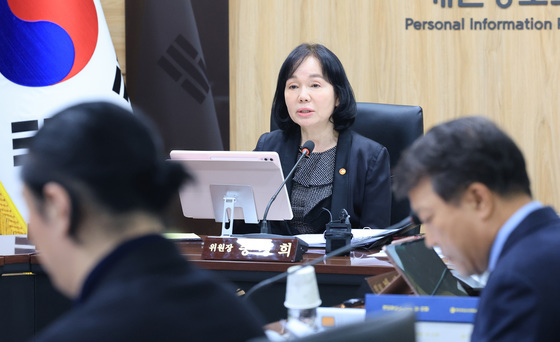 모두발언하는 송경희 개인정보보호위원장