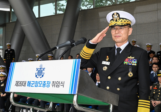 해군총장, 캐나다 건너가 '60조 잠수함 수주' 지원