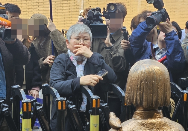 다음주 소녀상 만날 수 있을까…정의연, 바리케이드 해제 추진