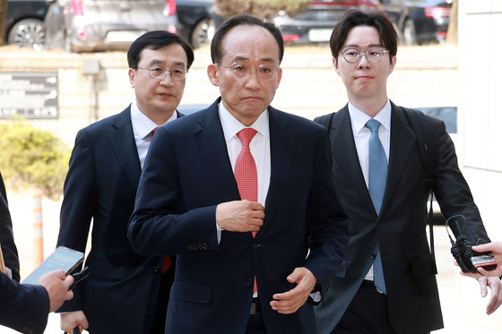 '계엄해제 방해' 추경호 측 "국회 상황에 의총 장소 변경…尹 공모 없어"