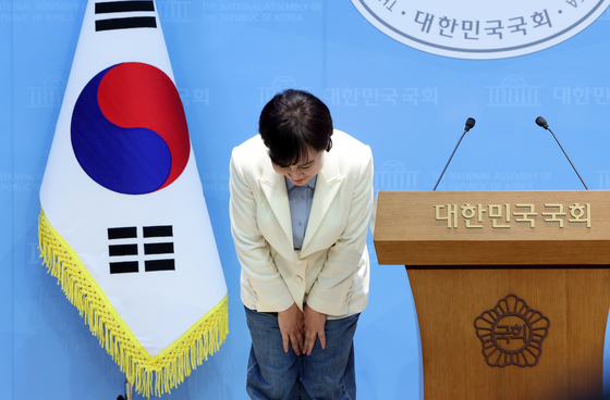 인사하는 전현희 민주당 서울시장 경선후보