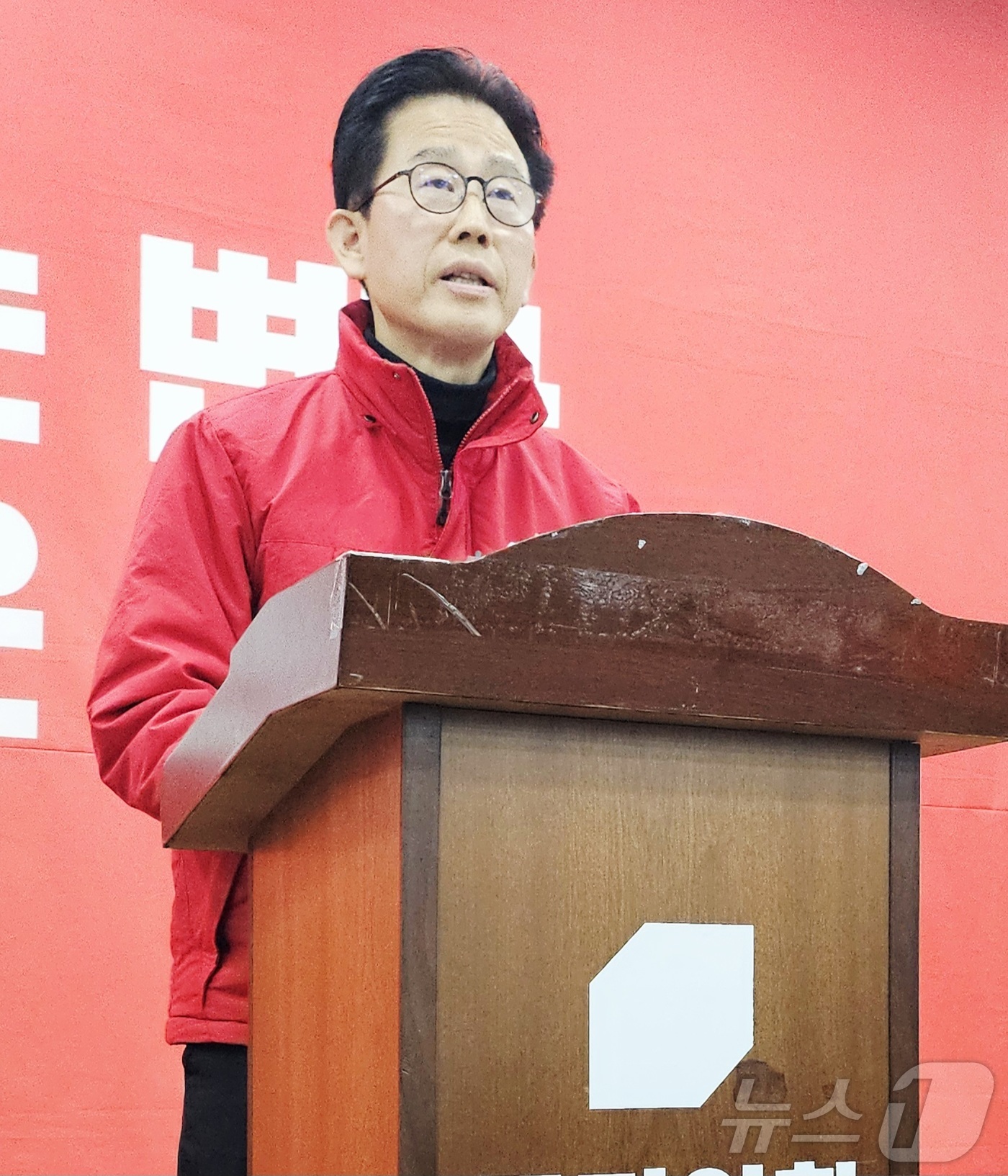 (대구=뉴스1) 남승렬 기자 = 김형일 6·3 지방선거 대구 달서구청장 예비후보가 25일 대구 수성구 범어동 국민의힘 대구시당에서 기자회견을 열고, 예비후보 단일화와 관련된 입장을 …