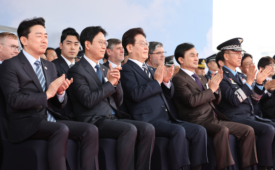 이재명 대통령, KF-21 양산 1호기 출고식 참석