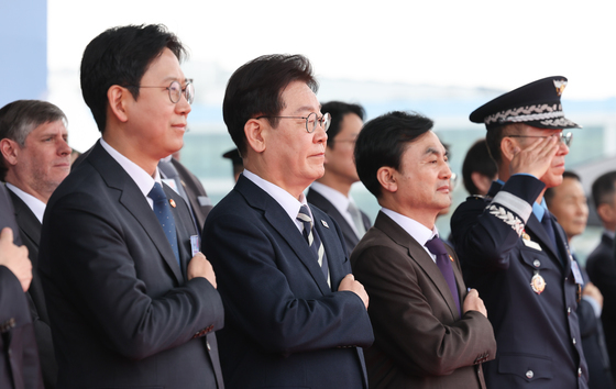 이재명 대통령, KF-21 양산 1호기 출고식 국민의례