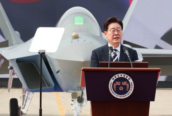 李대통령, KF-21 출고식 참석…25년 만에 양산 1호기 공개