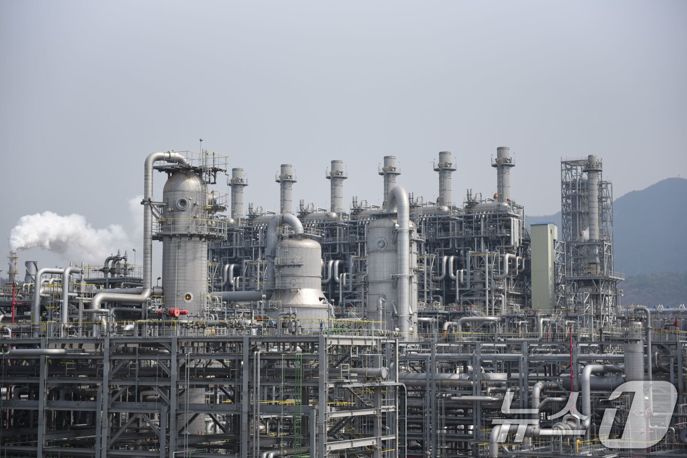 본문 이미지 - 여수산단내 NCC 2공장 모습. 2026.3.25 ⓒ 뉴스1 김성준 기자