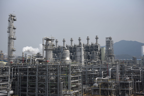 정부, 나프타 전면 수출 제한…"4월까지 수급 문제 없을 것"