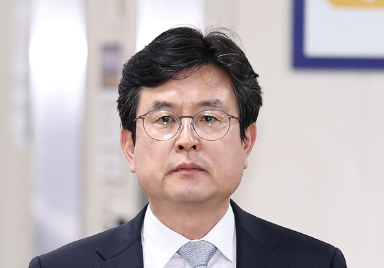 '사후 계엄 선포문 작성 혐의' 첫 재판 출석하는 강의구 전 부속실장