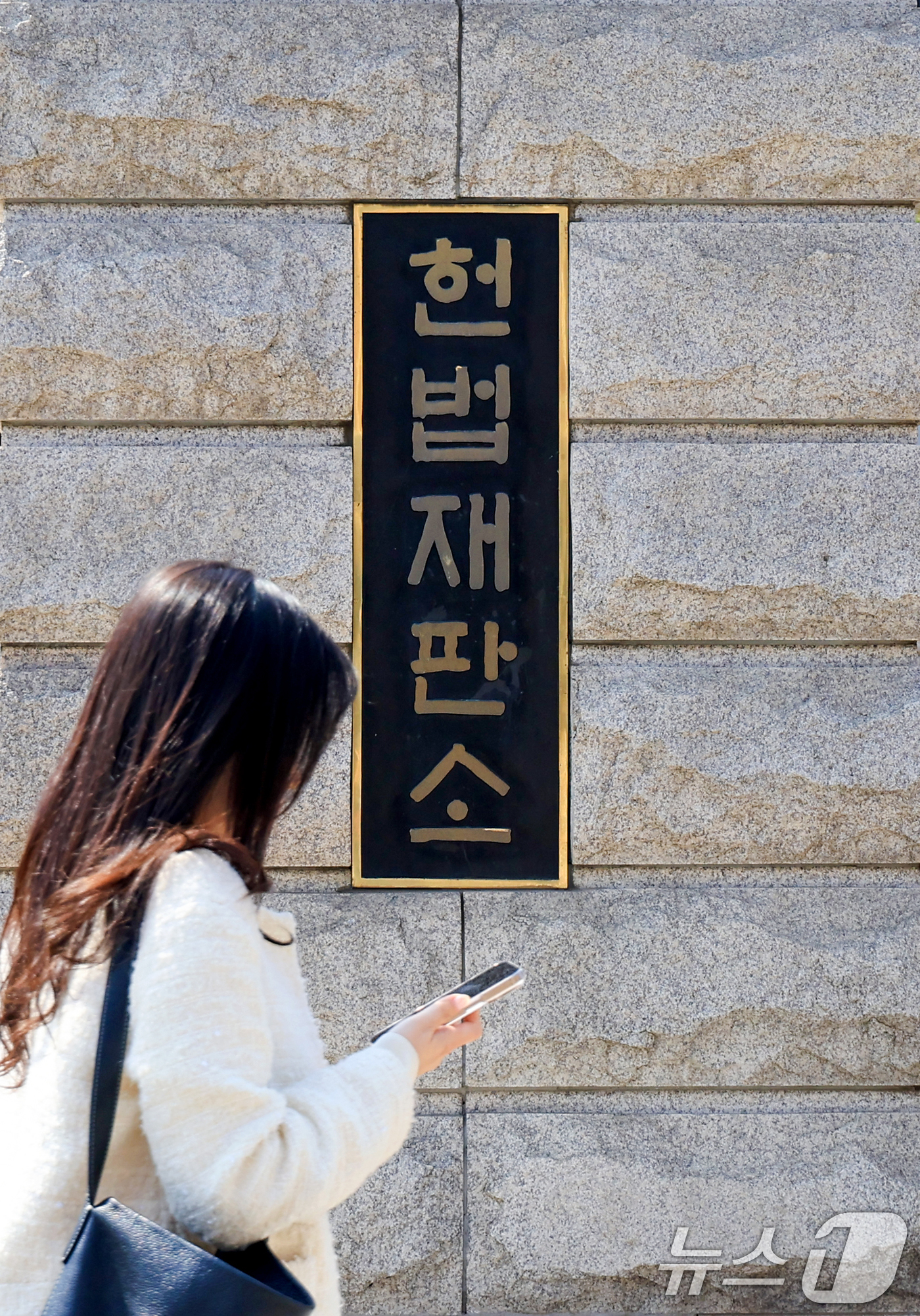 (서울=뉴스1) 이호윤 기자 = 헌법재판소는 법원 재판에 대한 헌법소원을 허용하는 재판소원 제도 시행 이후 지정재판부 사전심사에서 접수된 총 153건중 26건의 청구 사건에 대해 …