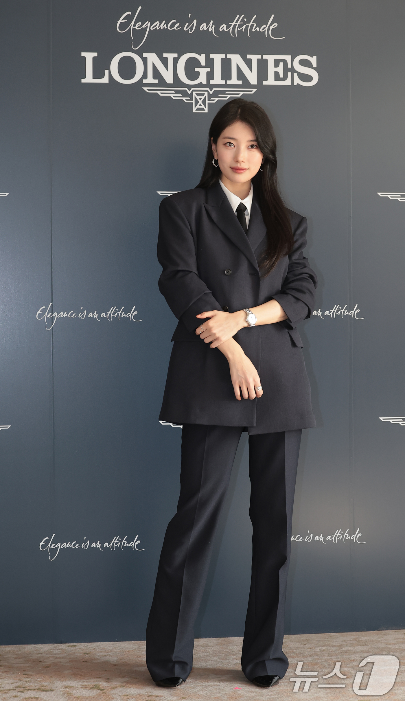 (서울=뉴스1) 권현진 기자 = 배우 수지가 25일 서울 강남구 웨스틴 파르나스에서 열린 스위스 워치 브랜드 론진 2026 신제품 프레젠테이션에 참석해 포즈를 취하고 있다. 202 …