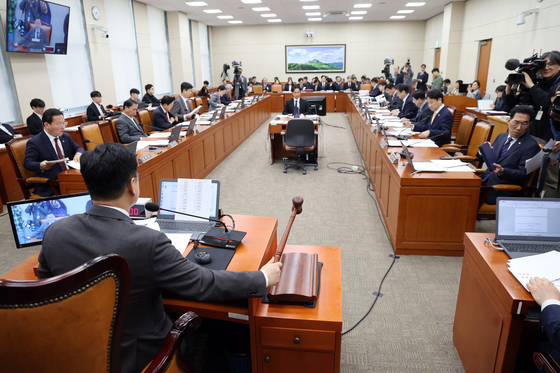 환노위, 메가프로젝트 신경전…野 "졸속 추진" 與 "국가 균형발전"