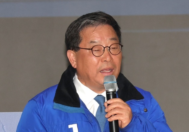 연설하는 서동석 예비후보