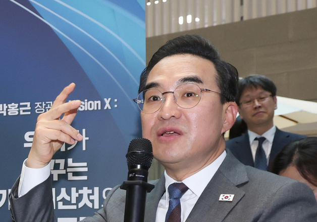 직원들과 소통하는 박홍근 기획예산처 장관