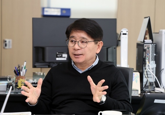 최정록 검역본부장 "반려동물은 가족…질병 연구, 국가가 책임"