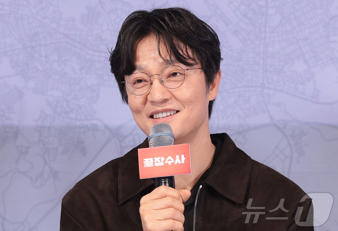 (서울=뉴스1) 권현진 기자 = 배우 조한철이 25일 오후 서울 용산구 CGV용산아이파크몰에서 열린 영화 ‘끝장수사’(감독 박철환) 언론배급시사회 및 기자간담회에서 인사말을 하고 …