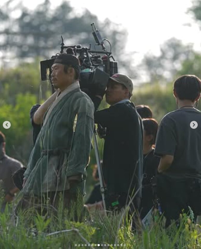 본문 이미지 - '왕과 사는 남자' 미공개 사진 /쇼박스 인스타그램 캡처