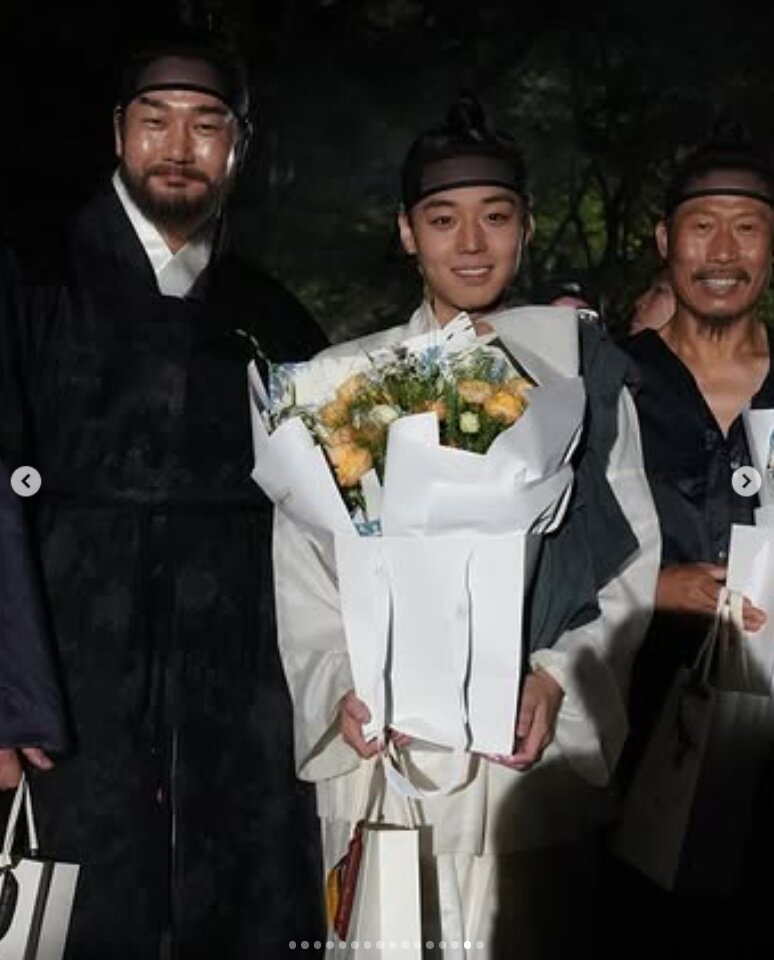 본문 이미지 - '왕과 사는 남자' 미공개 사진 /쇼박스 인스타그램 캡처