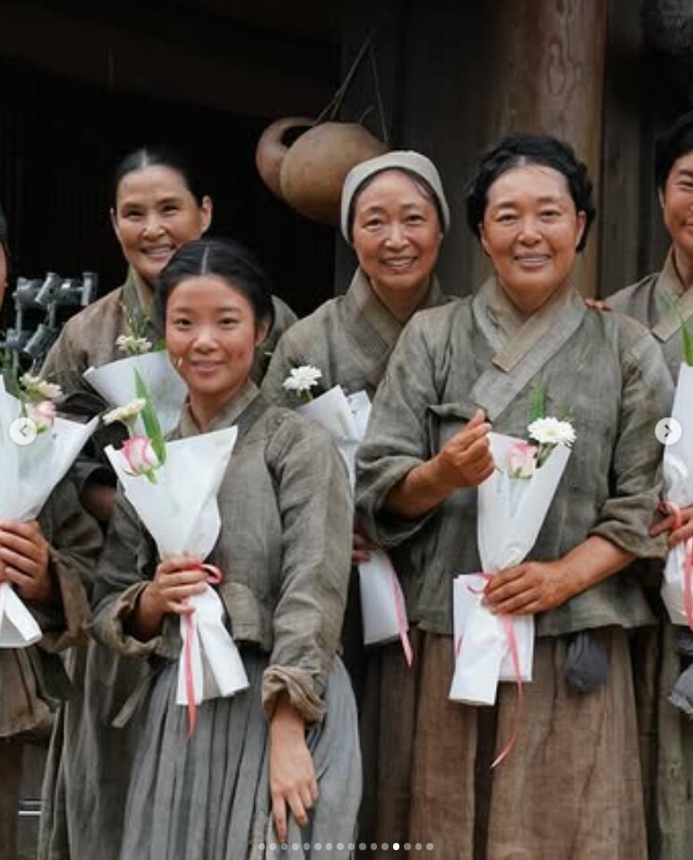 본문 이미지 - '왕과 사는 남자' 미공개 사진 /쇼박스 인스타그램 캡처