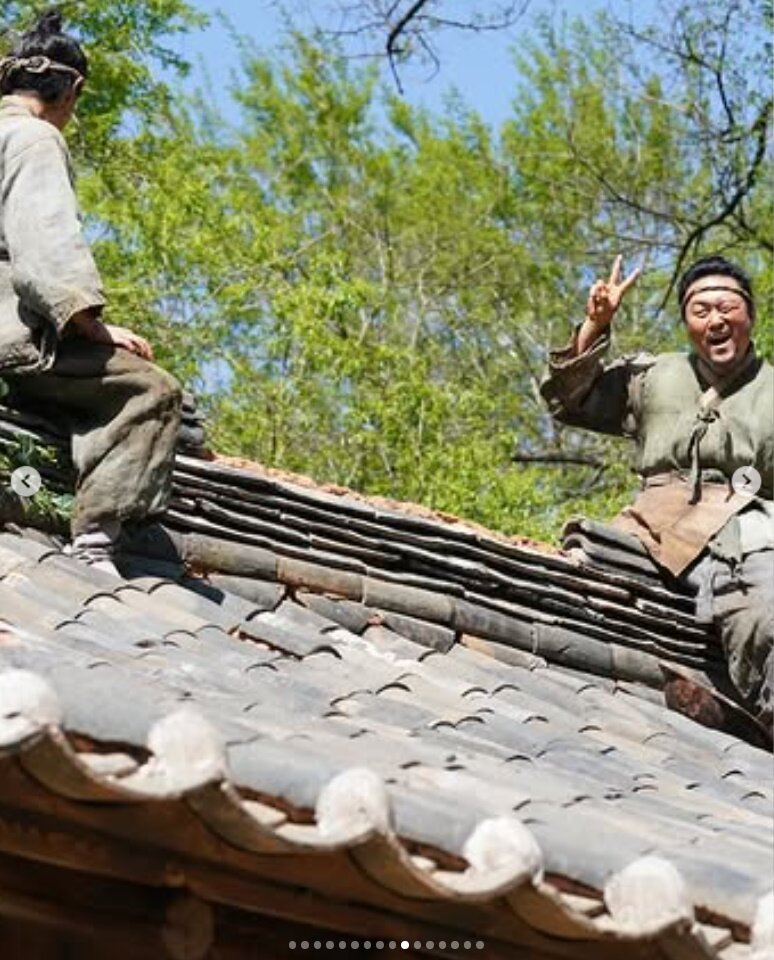 본문 이미지 - '왕과 사는 남자' 미공개 사진 /쇼박스 인스타그램 캡처