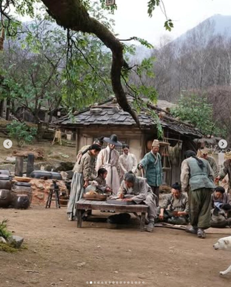 본문 이미지 - '왕과 사는 남자' 미공개 사진 /쇼박스 인스타그램 캡처