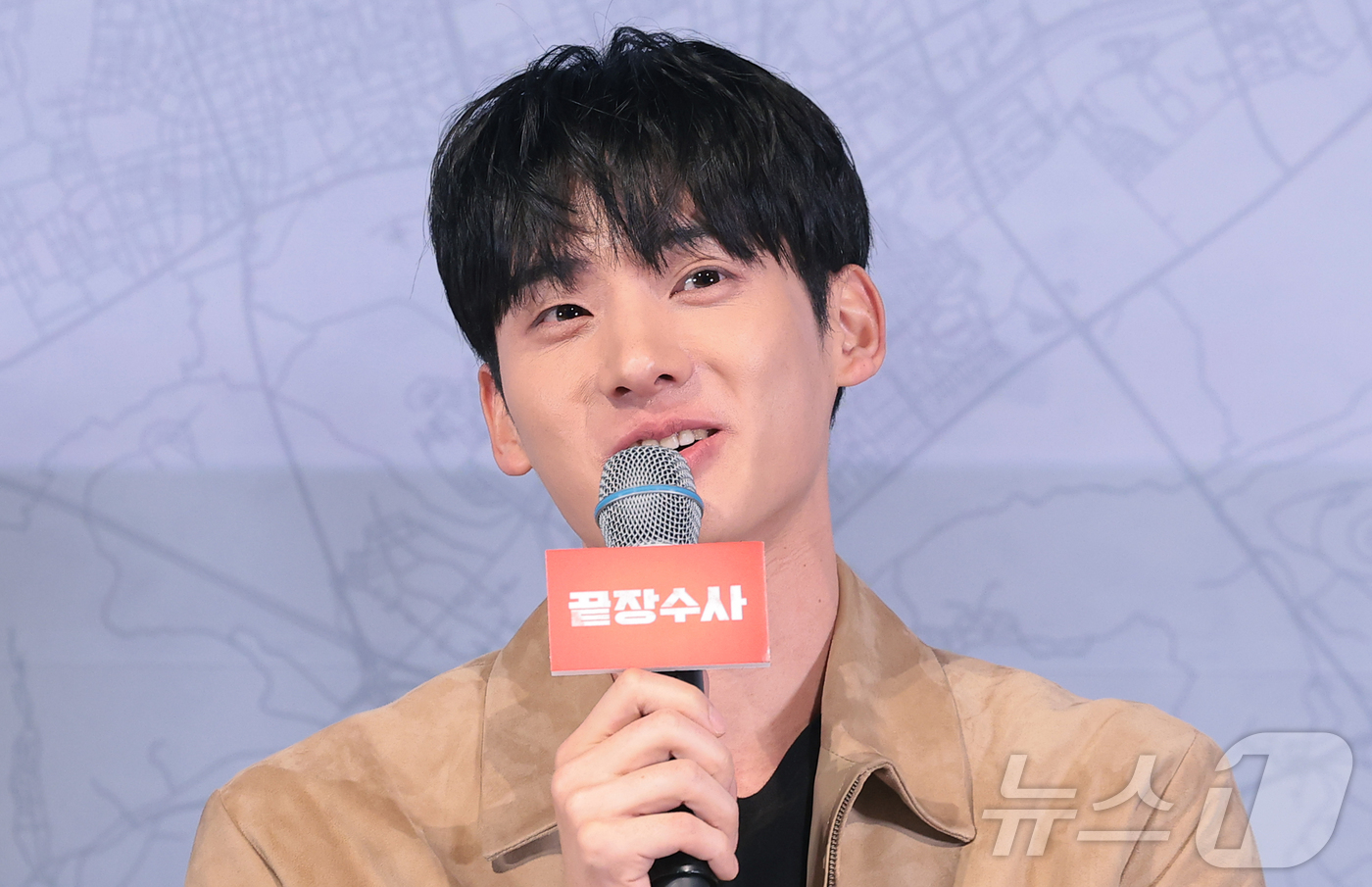 (서울=뉴스1) 권현진 기자 = 배우 정가람이 25일 오후 서울 용산구 CGV용산아이파크몰에서 열린 영화 ‘끝장수사’(감독 박철환) 언론배급시사회 및 기자간담회에서 인사말을 하고 …