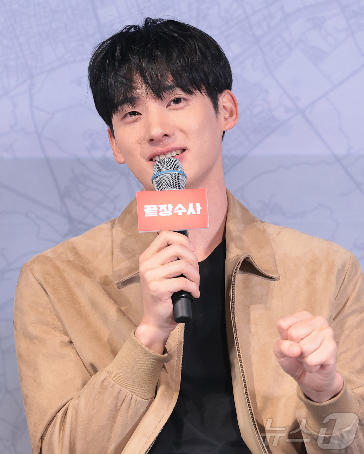 (서울=뉴스1) 권현진 기자 = 배우 정가람이 25일 오후 서울 용산구 CGV용산아이파크몰에서 열린 영화 ‘끝장수사’(감독 박철환) 언론배급시사회 및 기자간담회에서 인사말을 하고 …