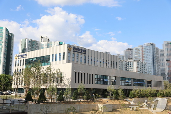 정비 중이던 해경 함정 침수…기관실 물 차올라 긴급 복구