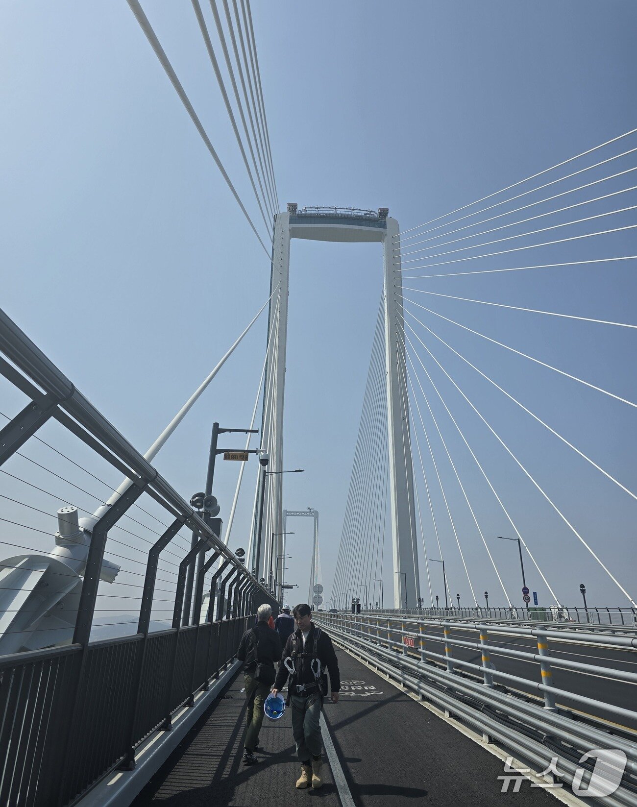 본문 이미지 - 청라하늘대교 주탑전망대 가는 길 / 뉴스1 ⓒ News1 유준상 기자