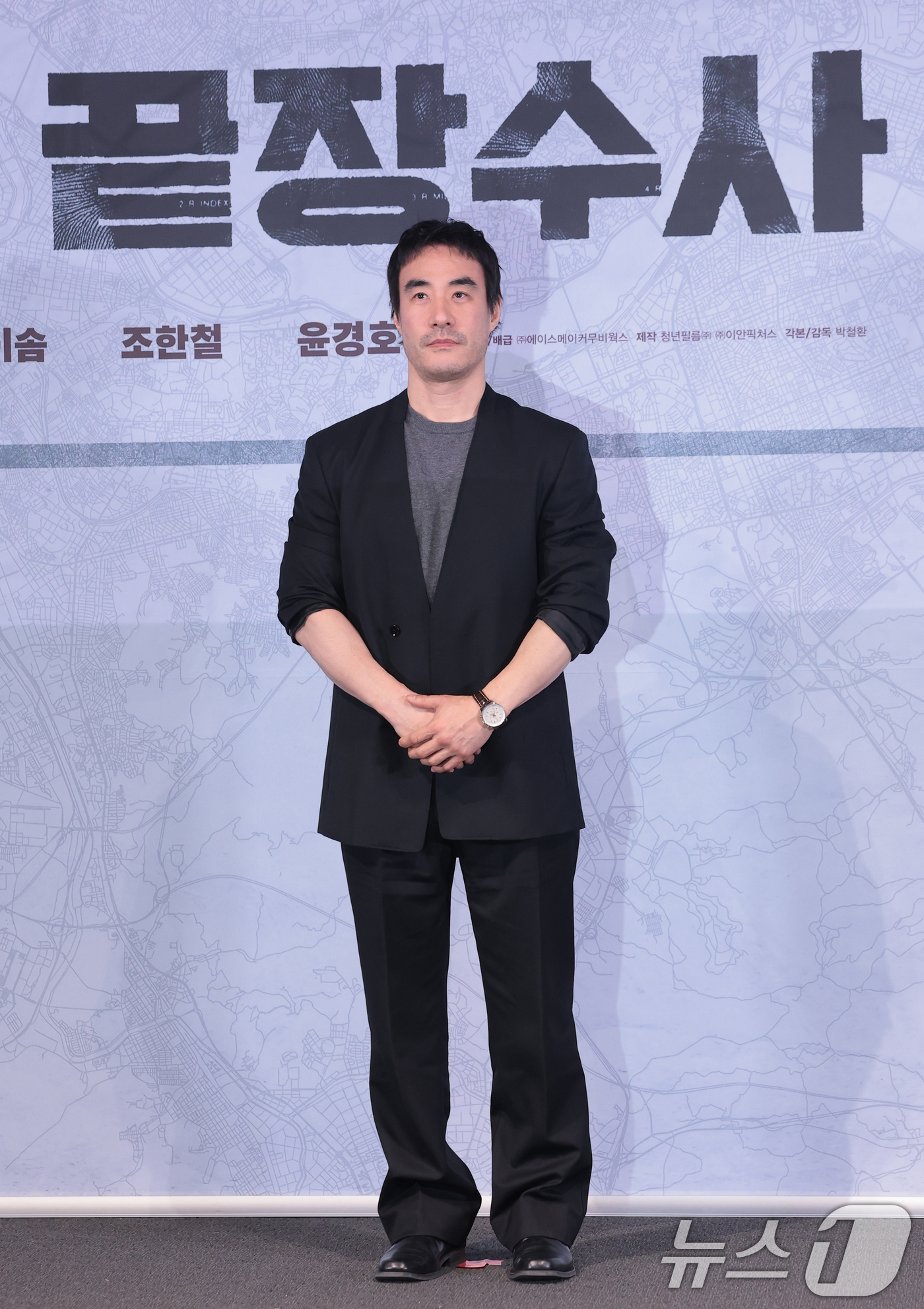 (서울=뉴스1) 권현진 기자 = 배우 배성우가 25일 오후 서울 용산구 CGV용산아이파크몰에서 열린 영화 ‘끝장수사’ 언론배급시사회 및 기자간담회에서 포즈를 취하고 있다.‘끝장수사 …