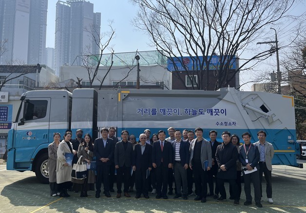 대만 타이난시 방문단, 부산 동구 수소청소차 도입 사례 견학