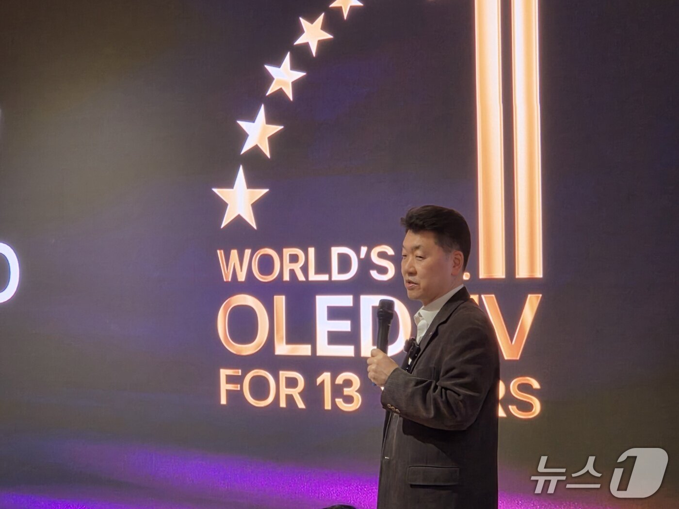 본문 이미지 - 백선필 LG전자 디스플레이 CX담당 상무가 지난 25일 서울 영등포구 베스트샵에서 개최된 설명회를 통해 차세대 올레드 TV 특징을 설명하고 있다. 2026. 3. 25/뉴스1 황진중 기자