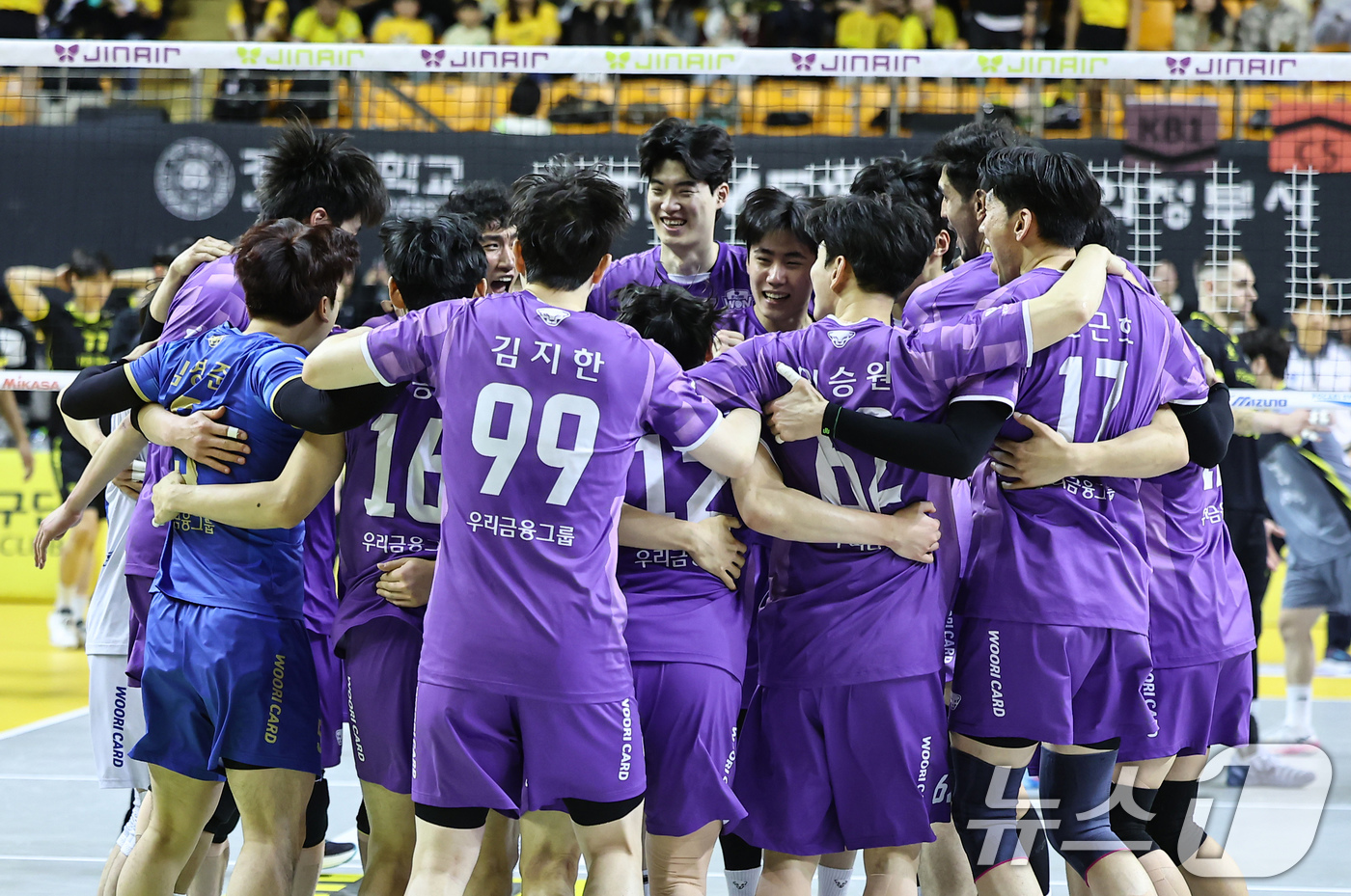 (의정부=뉴스1) 김도우 기자 = 25일 오후 경기 의정부 경민대학교 기념관에서 열린 2025-26 V리그 남자부 준플레이오프 KB손해보험과 우리카드의 경기, 세트스코어 3대0 승 …