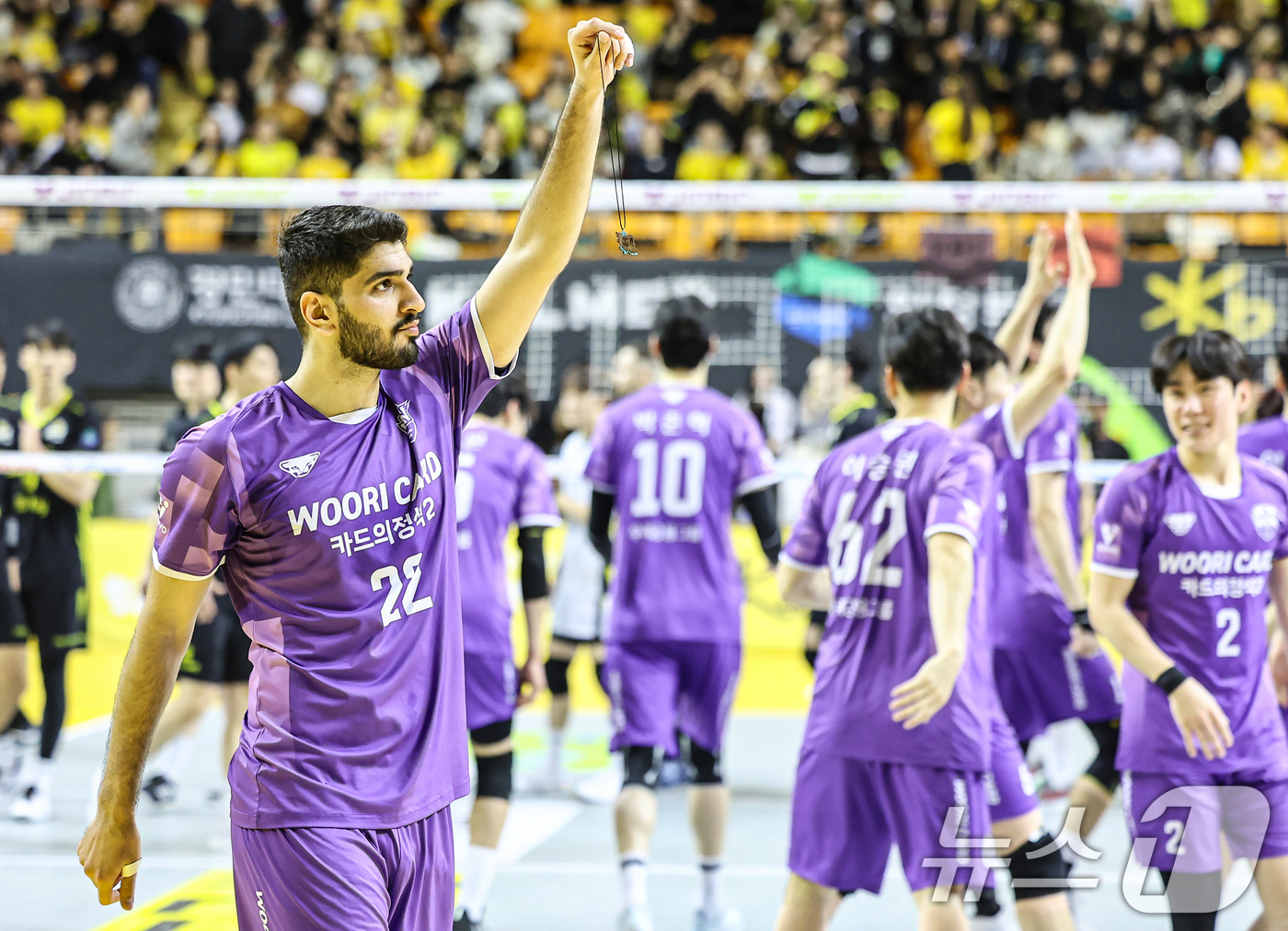 (의정부=뉴스1) 김도우 기자 = 25일 오후 경기 의정부 경민대학교 기념관에서 열린 2025-26 V리그 남자부 준플레이오프 KB손해보험과 우리카드의 경기, 우리카드 알리가 세트 …