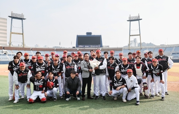 시민구단 울산 웨일즈, NC 9-1 제압…창단 4경기 만에 첫 승