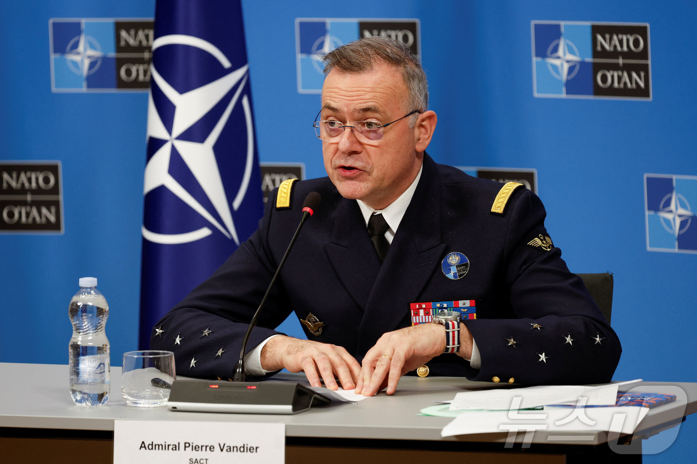 (브뤼셀 로이터=뉴스1) 이창규 기자 = 2026년 1월 22일 피에르 방디에 북대서양조약기구(NATO) 연합군 전략강화최고사령부(SACT) 사령관이 나토 본부에서 공동 기자회견을 …