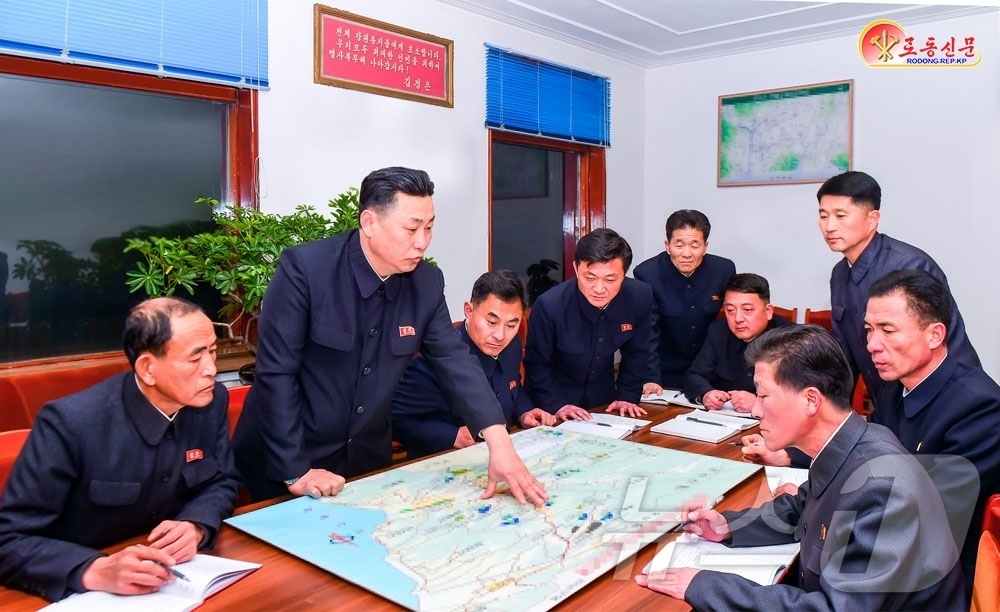 (평양 노동신문=뉴스1) = 북한 노동당 기관지 노동신문은 26일 경성군당위원회에서는 "당 결정 관철을 위한 조직사업을 빈틈 없이 해나가고 있다"고 선전했다.[국내에서만 사용가능. …