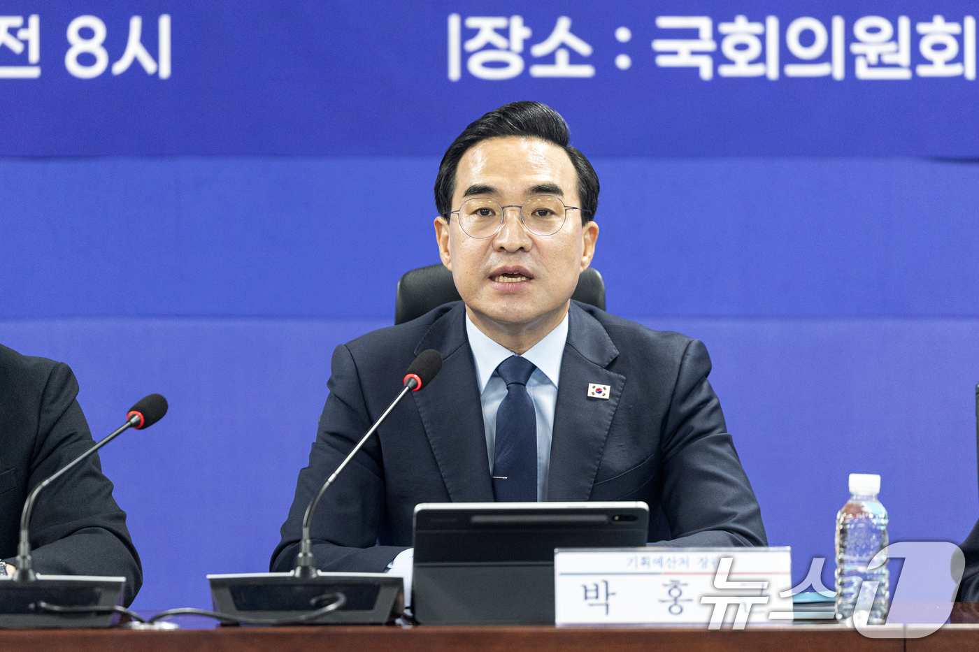 (서울=뉴스1) 이승배 기자 = 박홍근 기획예산처 장관이 26일 서울 여의도 국회 의원회관에서 열린 2026년 추가경정예산안 당정협의회에서 모두발언하고 있다. 2026.3.26/뉴 …